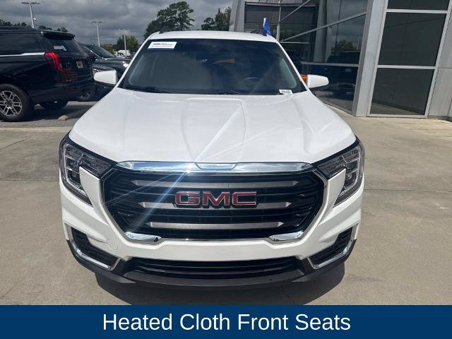 Used 2024 GMC Terrain SLE w/ Driver Convenience Package FWD image 2