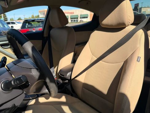 Used 2013 Hyundai Elantra GLS w/ Preferred Pkg FWD image 16