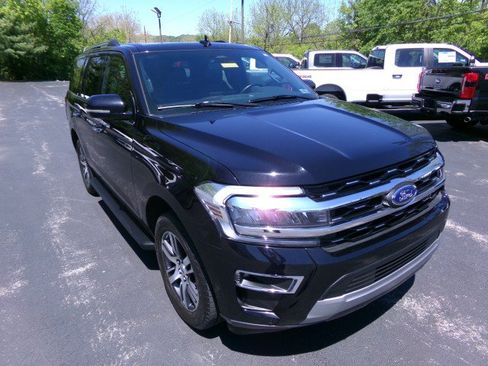 Used 2024 Ford Expedition Limited AWD/4WD image 2