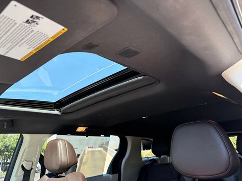 Used 2024 Toyota Sienna Platinum AWD/4WD image 10