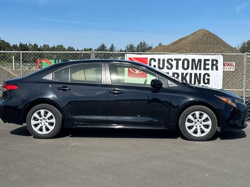 Used 2026 Toyota Corolla LE FWD image 3