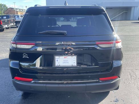 Certified 2023 Jeep Grand Cherokee Altitude AWD/4WD image 20
