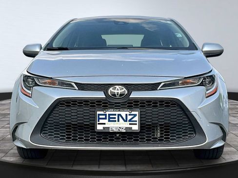 Used 2020 Toyota Corolla LE FWD image 2