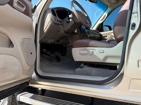 Used 2005 Toyota Sequoia SR5 RWD image 66