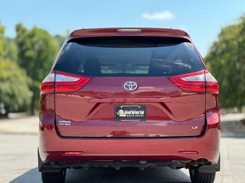 Used 2016 Toyota Sienna LE w/ Outdoor Package FWD image 6