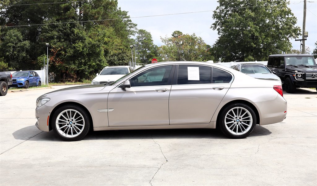 Used 2013 BMW 750i RWD image 4