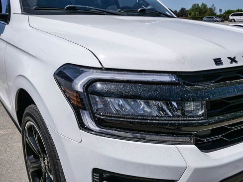 Used 2022 Ford Expedition Limited AWD/4WD image 7