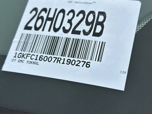 Used 2007 GMC Yukon XL SLT w/ SLT Preferred Equipment Group image 8