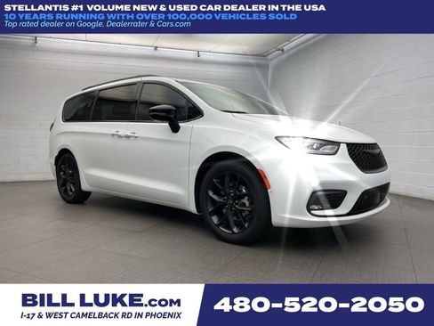 New 2026 Chrysler Pacifica Limited w/ Uconnect Theater Family Group image 1