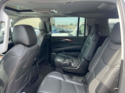 Used 2020 Cadillac Escalade ESV Premium Luxury image 8