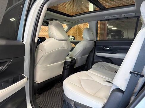 Used 2024 Toyota Grand Highlander AWD Hybrid image 28