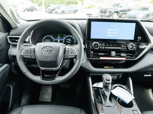 New 2026 Toyota Highlander Limited AWD/4WD image 11