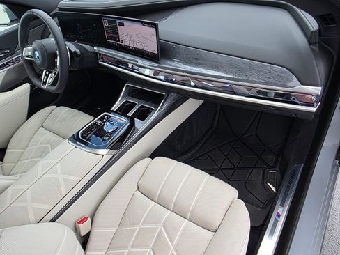 Certified 2025 BMW 750e xDrive w/ Premium Package AWD/4WD image 31