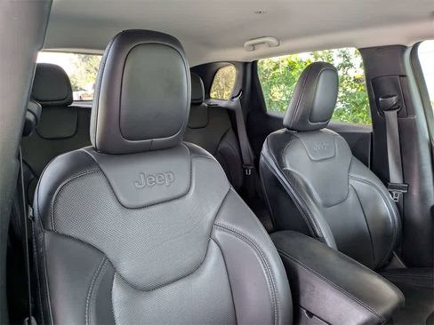 Used 2019 Jeep Cherokee Limited image 6