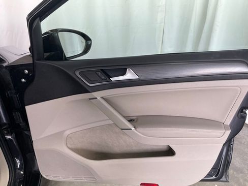 Certified 2019 Volkswagen Golf SE image 12