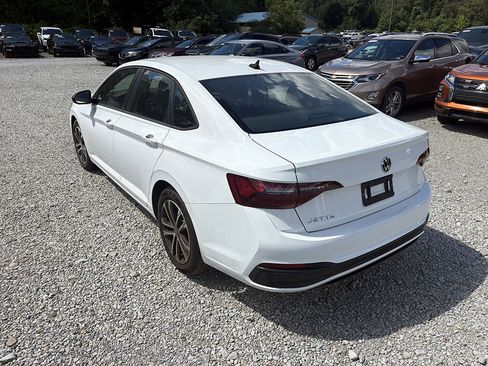Used 2023 Volkswagen Jetta Sport image 4