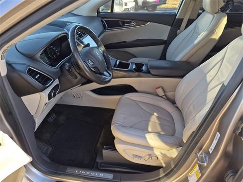 Used 2018 Lincoln MKX Reserve w/ Driver Assistance Package image 19