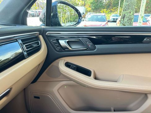 Used 2023 Porsche Macan AWD/4WD image 25