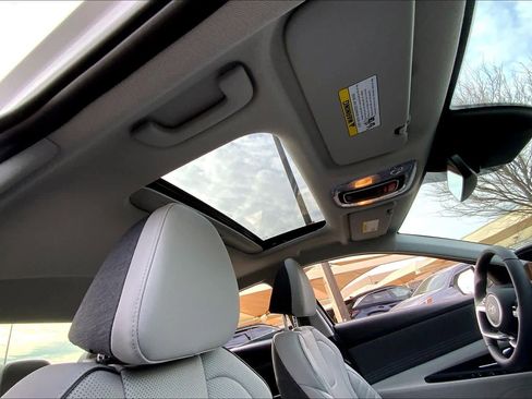 Certified 2025 Hyundai Elantra Limited image 13