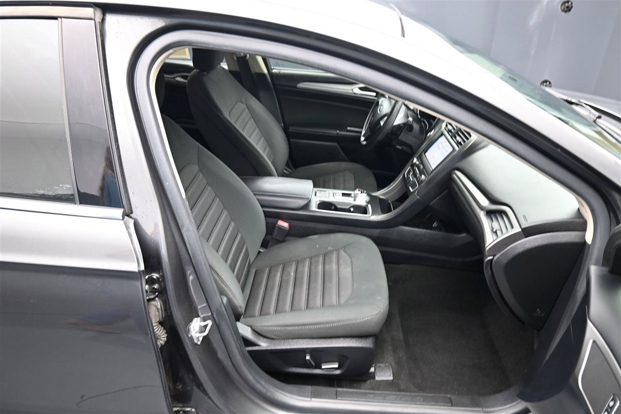 Used 2019 Ford Fusion SE FWD image 9