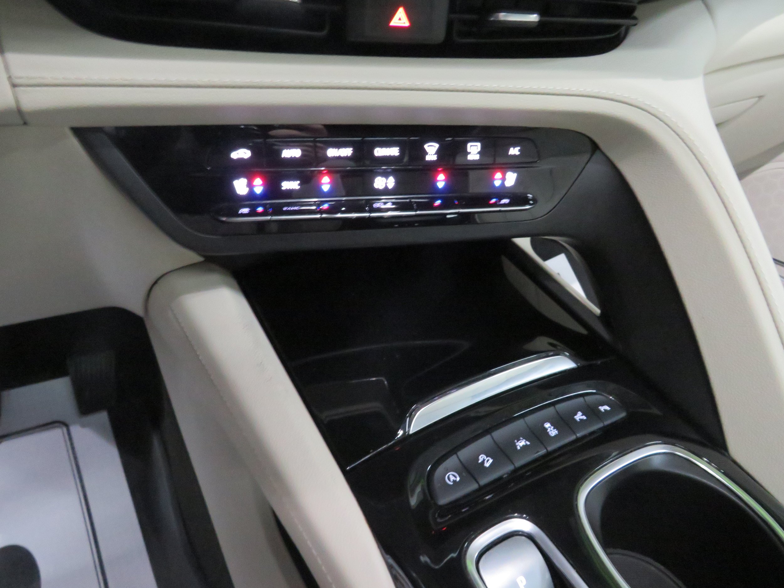 Used 2023 Buick Envision Avenir AWD/4WD image 13