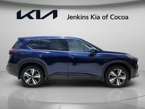 Used 2024 Nissan Rogue SL AWD/4WD image 2