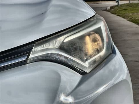 Used 2018 Toyota RAV4 XLE image 24