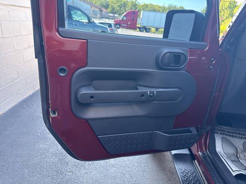 Used 2009 Jeep Wrangler Sahara AWD/4WD image 14