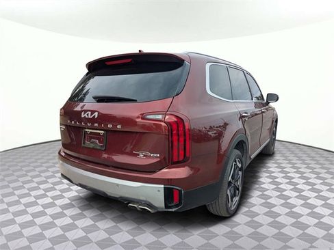 Used 2024 Kia Telluride S image 4