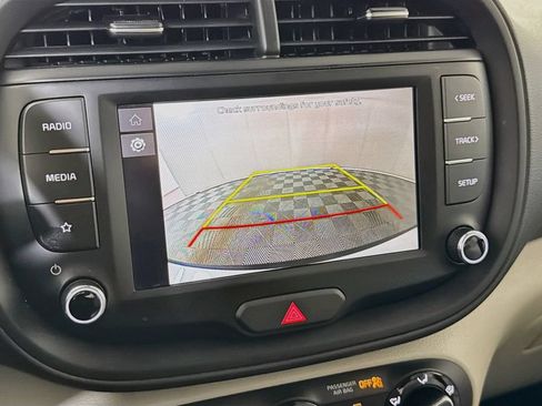 Used 2025 Kia Soul LX w/ LX Technology Package FWD image 18