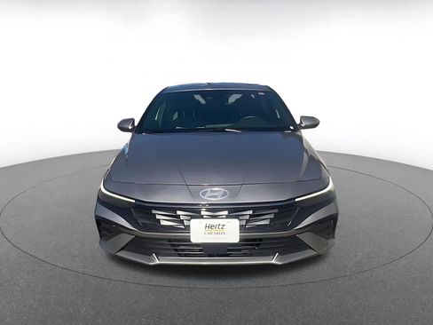 Used 2025 Hyundai Elantra Limited image 4