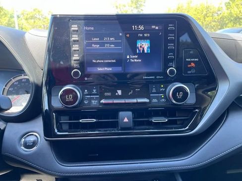 Used 2022 Toyota Highlander LE image 9