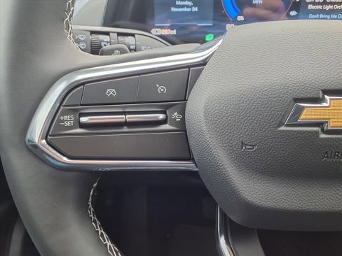 New 2026 Chevrolet Equinox EV LT image 16