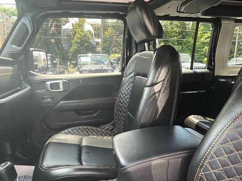Used 2022 Jeep Wrangler Unlimited Sahara AWD/4WD image 27