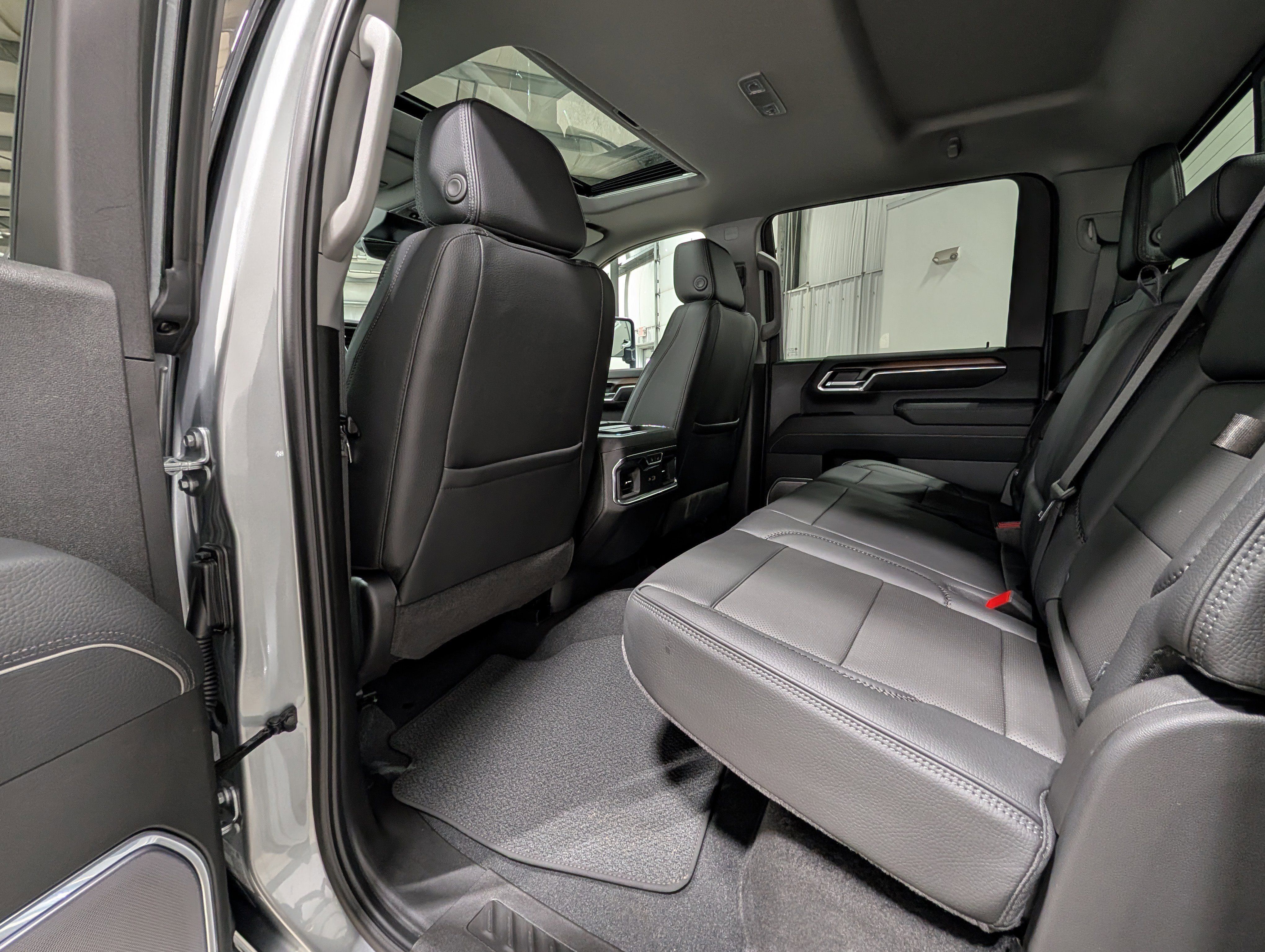 Used 2026 GMC Sierra 3500 Denali w/ Denali Reserve Package AWD/4WD image 18