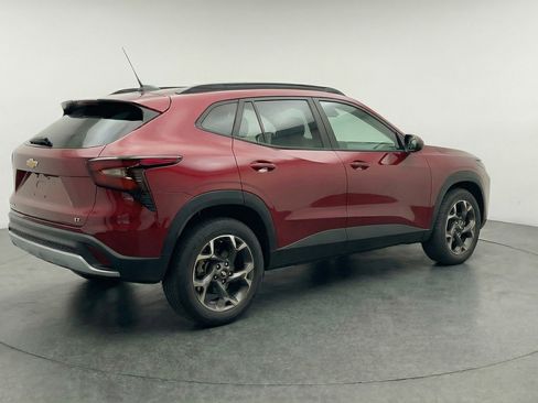 Used 2025 Chevrolet Trax LT FWD image 9