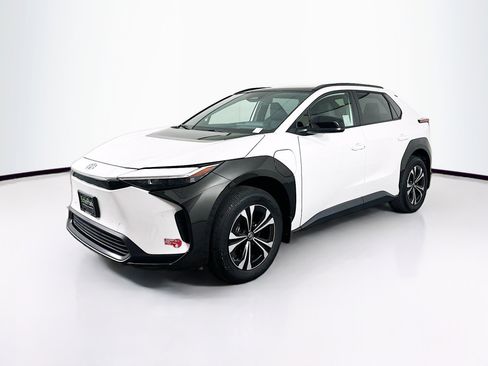 Used 2024 Toyota bZ4X FWD image 3