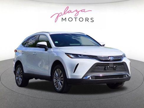 Used 2024 Toyota Venza XLE AWD/4WD image 3