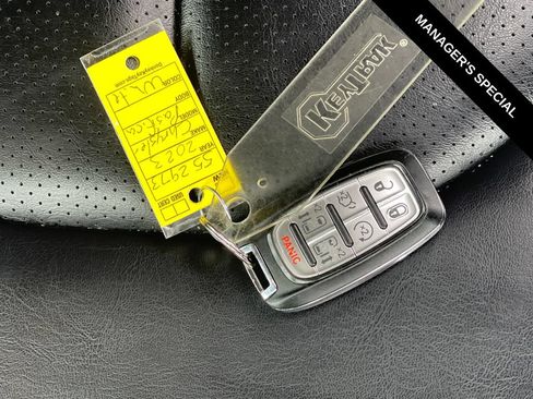 Used 2023 Chrysler Pacifica Touring-L FWD image 26