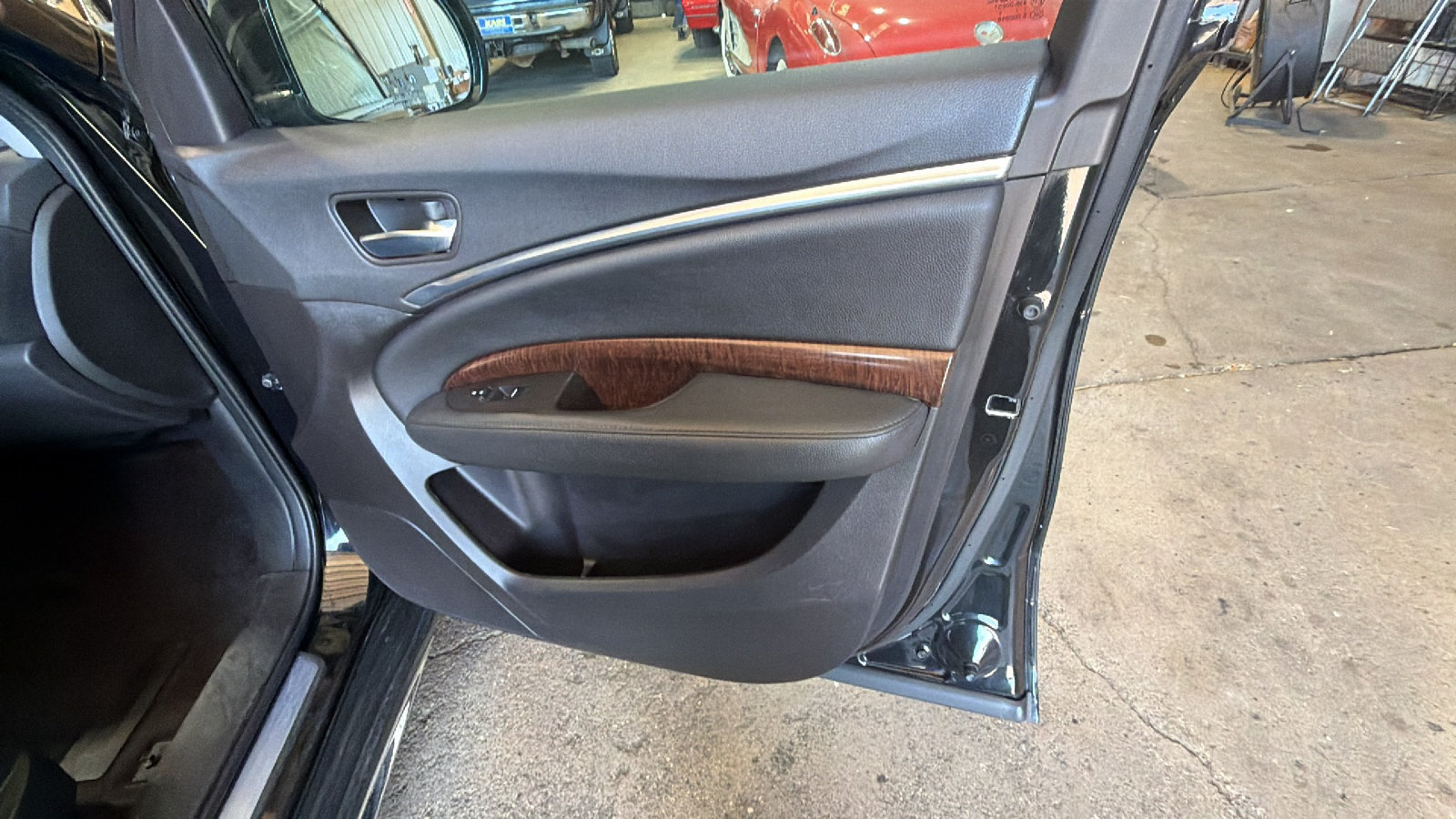 Used 2018 Acura MDX FWD image 19