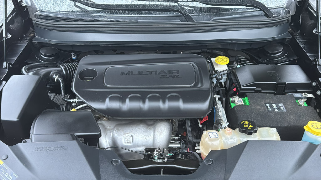 Used 2019 Jeep Cherokee Latitude Plus w/ Cold Weather Group AWD/4WD image 35