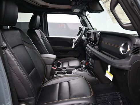 New 2025 Jeep Gladiator Sport AWD/4WD image 28
