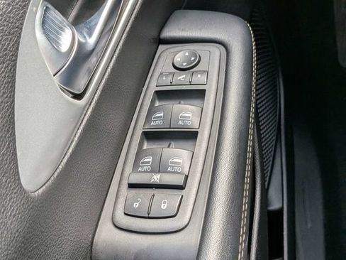Used 2025 Chrysler Pacifica Limited FWD image 28