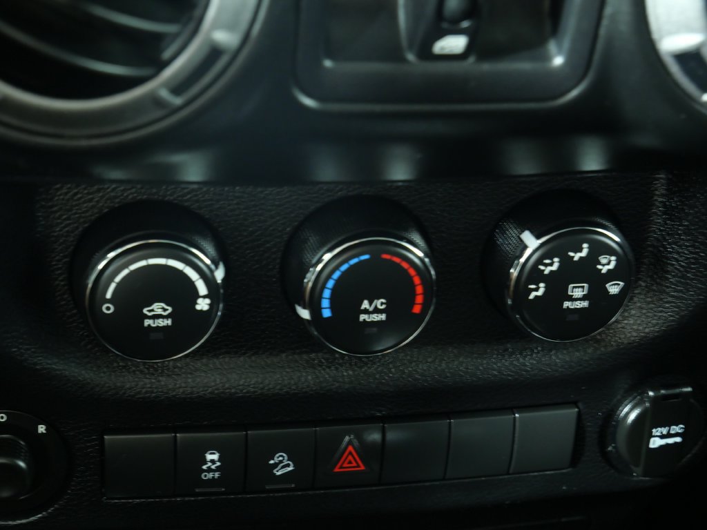 Used 2014 Jeep Wrangler Unlimited Sport w/ Quick Order Package 24S AWD/4WD image 31