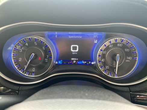 Certified 2023 Chrysler 300 Touring L w/ Safetytec Plus Group RWD image 9