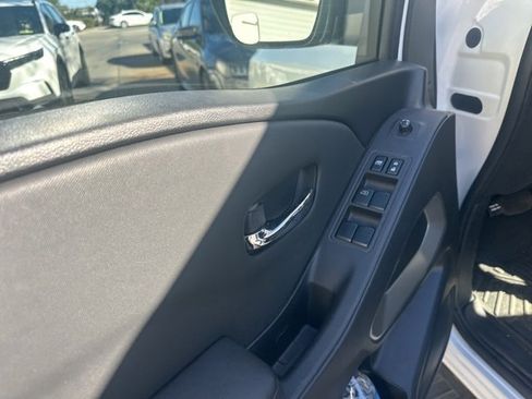 Used 2022 Nissan Frontier SV image 13