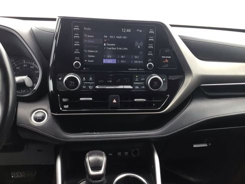 Used 2021 Toyota Highlander XLE AWD/4WD image 14