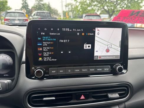 Used 2023 Hyundai Kona Limited AWD/4WD image 35