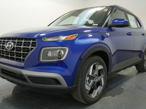 New 2025 Hyundai Venue Limited image 11