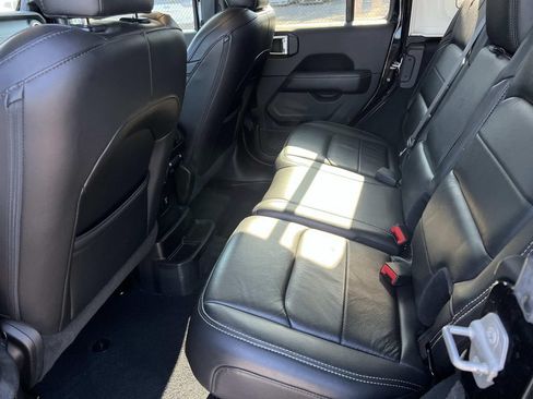Used 2019 Jeep Wrangler Unlimited Sahara AWD/4WD image 13